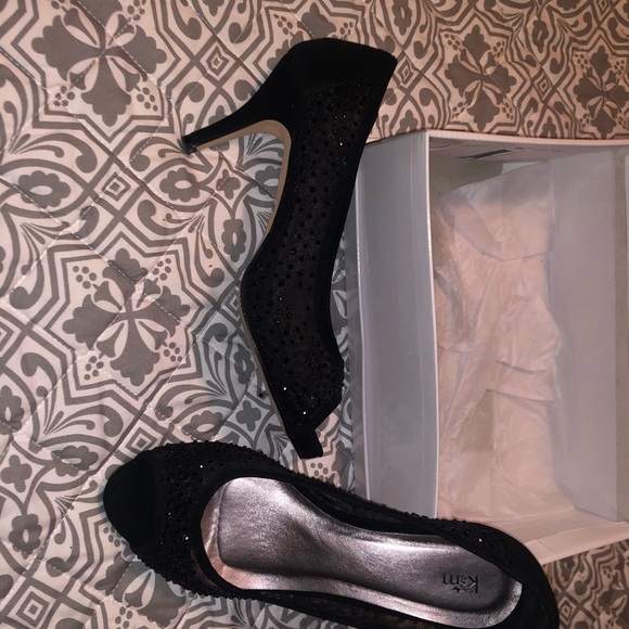 Black K&M Peep Toe Pumps with slight platform sole. Size 10 - Picture 5 of 6